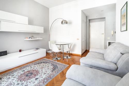 Sunny flat near Villa Borghese