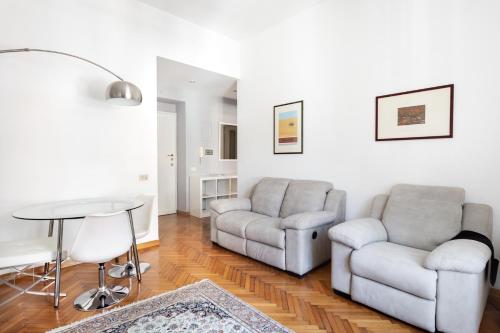 Sunny flat near Villa Borghese