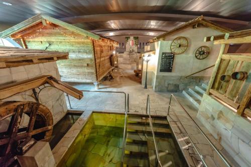 a room with a pool of water in a house at De France by Thermalhotels in Leukerbad
