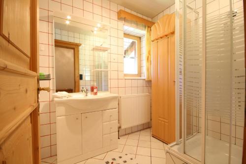 a bathroom with a sink and a shower at Almliesl SOEK-660 in Sankt Nikolai im Sölktal