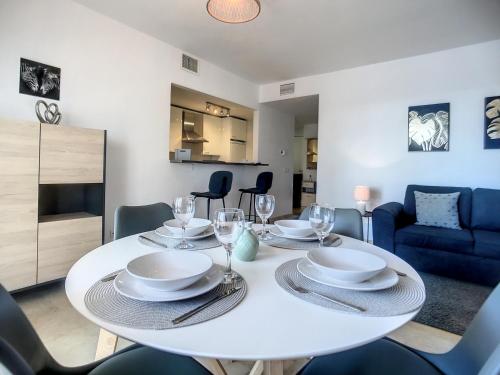 Duquesa Superb Seafront Apartment Marina Real