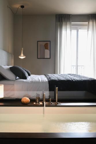 a bedroom with a large bed and a window at Hotel Windsor in Laigueglia