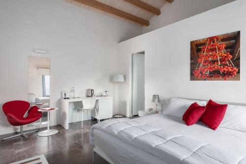 Un pat sau paturi într-o cameră la Borgo d'Orlando - Country Boutique Hotel