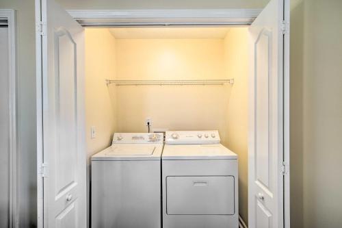 a washer and dryer in a small room at Cartersville Family Home with Spacious Backyard in Cartersville