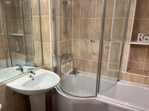 Kylpyhuone majoituspaikassa Royal Mile Mansions 2 Bedroom - Edinburgh City Centre