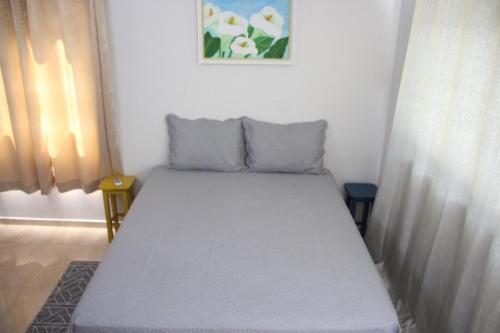 a small bed in a room with at Hotel Fazenda Lago São Francisco in São João