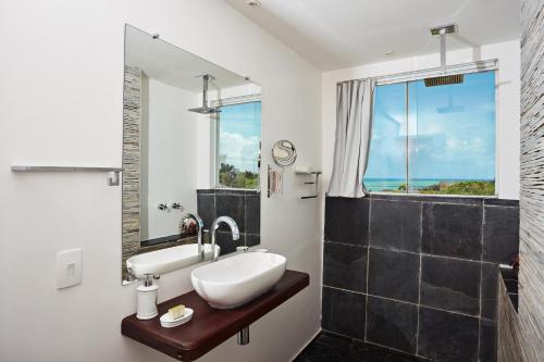 Ένα μπάνιο στο Kilombo Villas & Spa