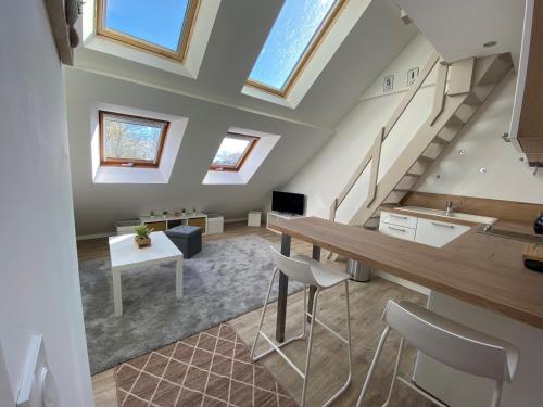Χώρος καθιστικού στο studio duplex - Bord de mer