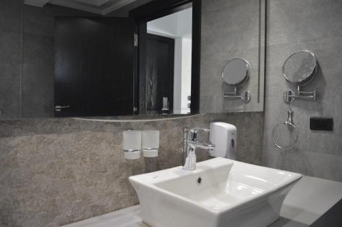 Bilik mandi di Nile Villa Hotel