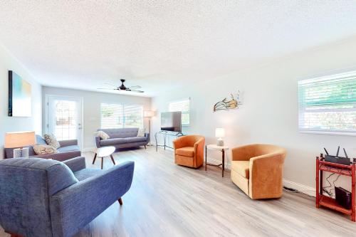 Beachside Bungalow – Photos 2