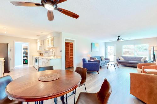 Beachside Bungalow – Photos 5