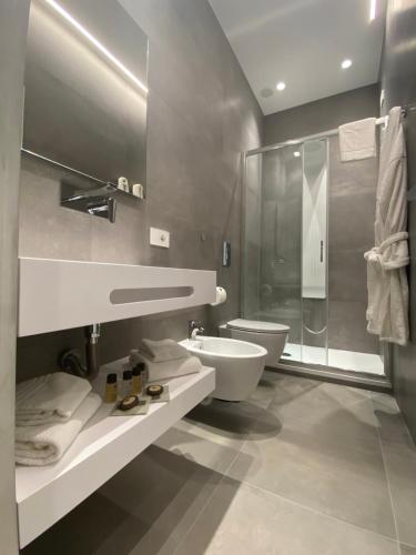a bathroom with a toilet and a sink and a shower at IL DUCA HOUSE e HOLIDAY PRESTIGE in Caccamo