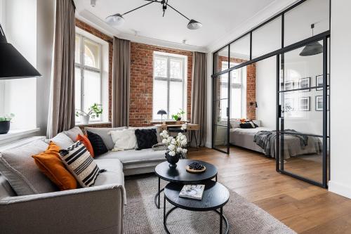 Grand21 by OneApartments Premium