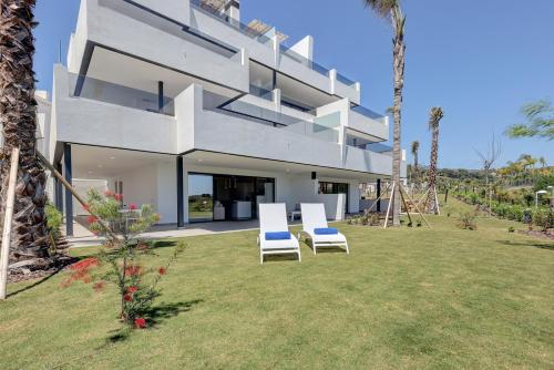 Brand New, Luxurious Ground Floor Apartment in Mirador de Estepona Hills