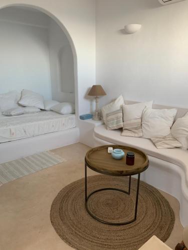 a living room with a couch and a coffee table at The Seaview Lodge in Mýkonos City
