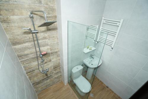 Et badeværelse på Borjomi-Likani Premium Apartments