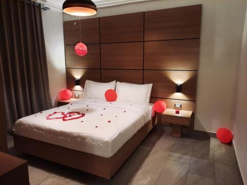 Кровать или кровати в номере flamingo hotel irbid