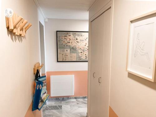 a hallway with a wall with a map on the wall at Au85, Bel appartement, vue océan, pied de la plage in Saint-Jean-de-Monts