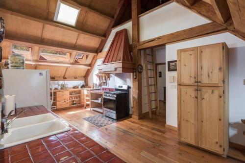 a kitchen with a refrigerator and a stove top oven at Owl Street Lodge in Hope