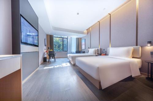 Ένα ή περισσότερα κρεβάτια σε δωμάτιο στο Atour Hotel Nanjing Xianlin Unviersity Town