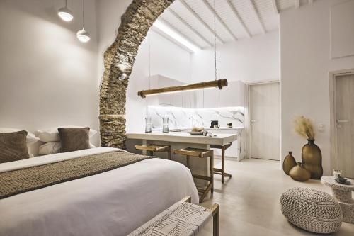 Postel nebo postele na pokoji v ubytování Elaia Luxury Suites Mykonos