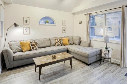 Elegance Manor – Photos 3
