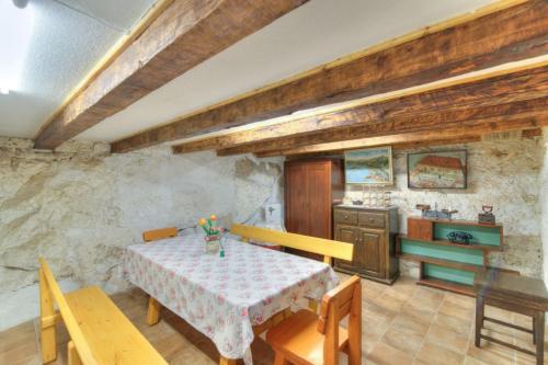 O bucătărie sau chicinetă la Casa Lanamaria