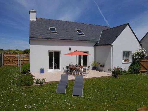 Holiday Home Plouneour-Brignogan-Plages - BRE05105g-F