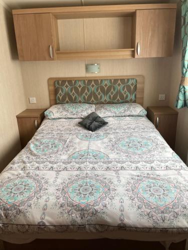 Een bed of bedden in een kamer bij 24 Glenfinart Park