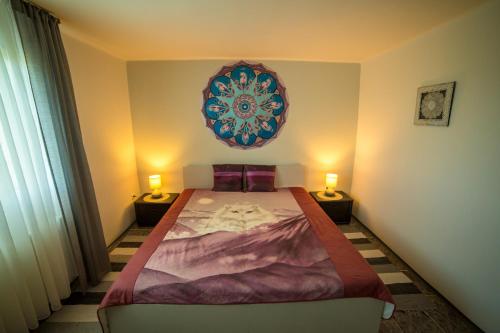 Ένα ή περισσότερα κρεβάτια σε δωμάτιο στο TIFFANY Apartman
