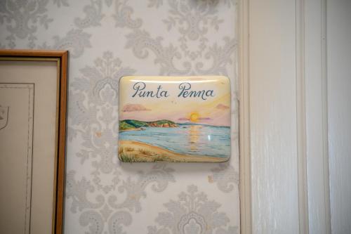 a sign on a wall with a picture of the ocean at Il Giardino Nascosto B&B in Vasto