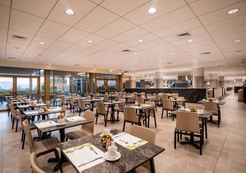 Restaurace v ubytování Lavi Kibbutz Hotel