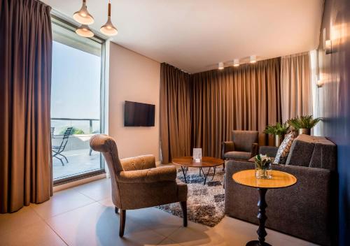 TV a/nebo společenská místnost v ubytování Lavi Kibbutz Hotel