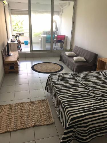 Studio petit prix à Saint Gilles les Bains