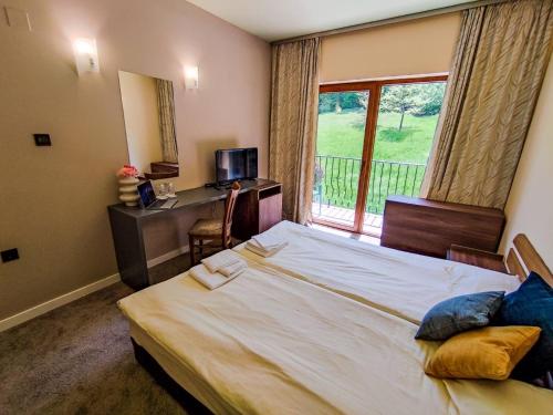 Gallery image of No Name Hotel in Velchevo