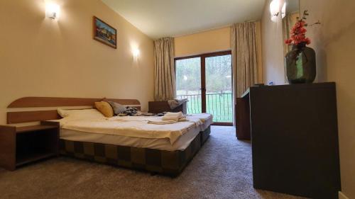 Gallery image of No Name Hotel in Velchevo