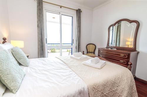 Sea and sunset view apartment in Funchal