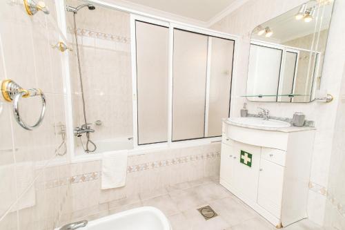 Sea and sunset view apartment in Funchal
