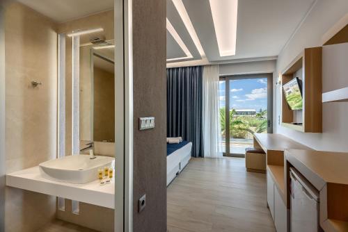 Koupelna v ubytování Marinos Beach Hotel