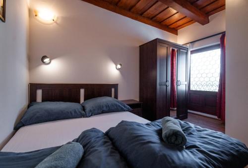a bedroom with two beds and a window at Holló Vendégház in Visegrád