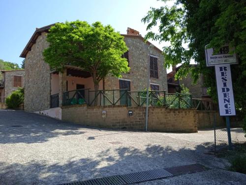 a house with a street sign in front of it at I TRE POETI in Saturnia