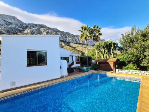 Galeriebild der Unterkunft 3 bedrooms villa with sea view private pool and furnished terrace at Denia 3 km away from the beach in Denia