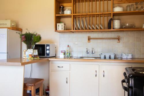 Η κουζίνα ή μικρή κουζίνα στο Kunje Guesthouse
