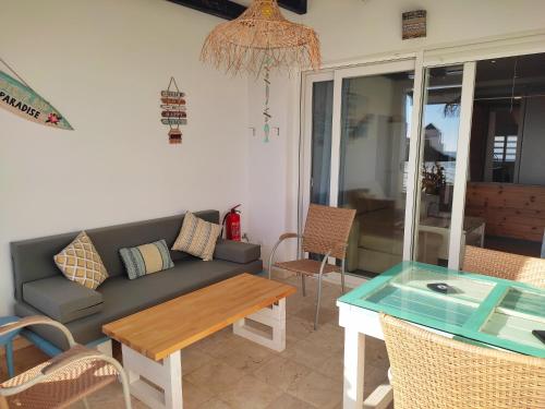 a living room with a couch and a table at Apartamento y Estudio Torre Vigía in Morche
