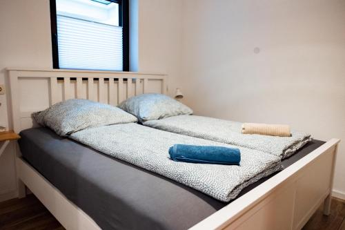 Una cama o camas en una habitación de Ferienwohnung am See - Sport und Erholung - WLAN