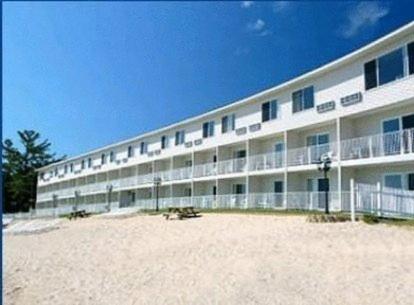 Gallery image of Bridge Vista Beach Hotel and Convention Center in Mackinaw City