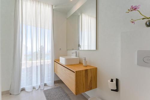 a bathroom with a sink and a mirror at Villa Abama in Tejina de Isora