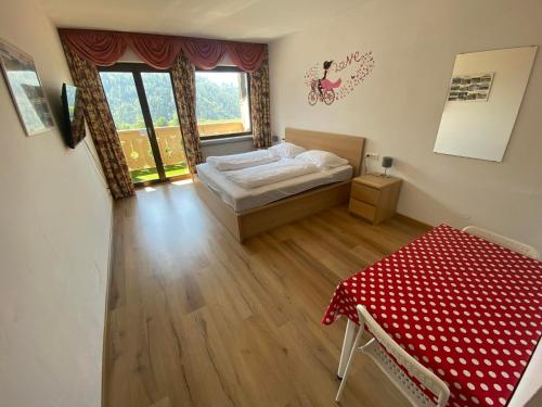 a bedroom with a bed and a table in a room at Laimerhof in Rifiano