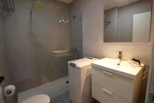 Vonios kambarys apgyvendinimo įstaigoje Del Parque Flats Parras Suite