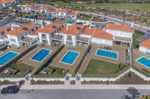 an aerial view of a house with swimming pools at Vila do Golfe Villa in Casal da Lagoa Seca